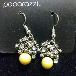 Yellow daisy earrings